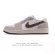 耐克 乔丹Air Jordan 1 Low Aj1 乔1 乔丹1代Aj1 低帮复古文化休闲运动篮球鞋。从1985 年面世的元年款汲取设计灵感，采用简洁大方的经典