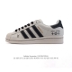 公司级 阿迪达斯 Adidas Superstar 2025年新款鞋子 蛇年新款 经典贝壳头系列 新款休闲板鞋潮流男女士运动鞋 鞋面织物拼接材质 标志性的贝壳鞋