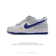 耐克 男女鞋 Nike Dunk Low 运动鞋复古板鞋，尽情迈步，彰显个性风采。采用柔软皮革鞋面，经久耐穿，塑就如元年款 Dunk 般的复古质感。全掌型橡胶外