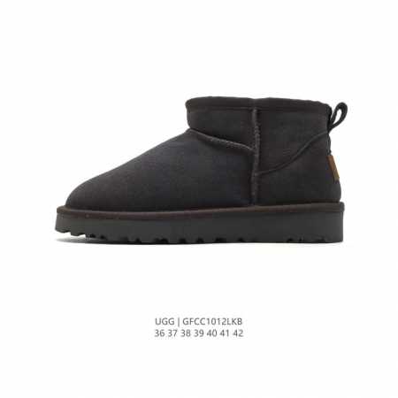 Ugg 中帮靴子 雪地靴 俏皮可爱的百变造型， 美国轻奢品牌ugg 平底系列冬季羊毛一体雪地休闲保暖毛毛家居包头棉鞋。官方同步包装 检验标 材料采用原厂防污防水 - 点击图像关闭