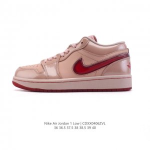 公司级 耐克 乔丹Air Jordan 1 Low Aj1 乔1 乔丹1代Aj1 低帮复古文化休闲运动篮球鞋，从1985 年面世的元年款汲取设计灵感，采用简洁大