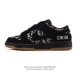 耐克 Nike Sb Dunk Low Pro 男女款运动鞋复古板鞋。采用柔软皮革织物拼接鞋面，经久耐穿，塑就如元年款 Dunk 般的复古质感。鞋头透气孔，搭配