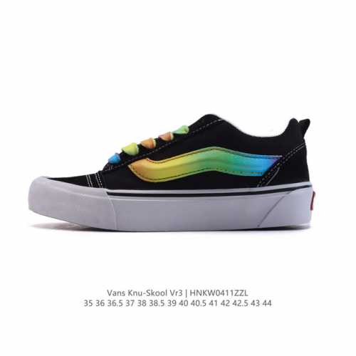 万斯 Vans Knu-Skool Vr3 Lx 面包鞋帆布拼接鞋面。坎普尔 茱利安系列低帮复古硫化休闲运动板鞋“肥胖版大Logo”要说整个年最为热门的鞋型之一