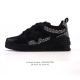 Lv Skate Sneaker 路易威登 2025年新款运动板鞋 蛇年限定 春夏秀场初次亮相，此次以粒面牛皮革焕新呈现。加垫鞋领和鞋舌援引滑板鞋设计，科技鞋带