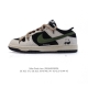 200 耐克 Nike Dunk Low Retro 运动鞋复古解构绑带板鞋 双鞋带。作为 80 年代经典篮球鞋款，起初专为硬木球场打造，后来成为席卷街头的时尚