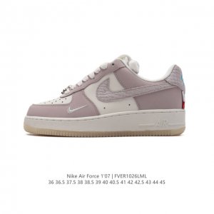特价 耐克 Nike Air Force 1 '07 Low 空军一号含气垫 低帮百搭厚底增高休闲运动板鞋。柔软、弹性十足的缓震性能和出色的中底设计，横跨复古与