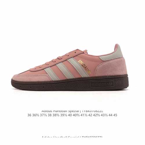 真标 阿迪达斯 Adidas Handball Spezial 低帮三叶草学院风复古休闲板鞋 德训鞋 橡胶底柔软皮革经典运动鞋板鞋。圆头、缝合拼接设计、正面绑带