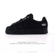 公司级 阿迪达斯 Adidas Superstar 2025年新款鞋子 蛇年新款 经典贝壳头系列 新款休闲板鞋潮流男女士运动鞋 鞋面柔软皮革拼接材质 标志性的贝