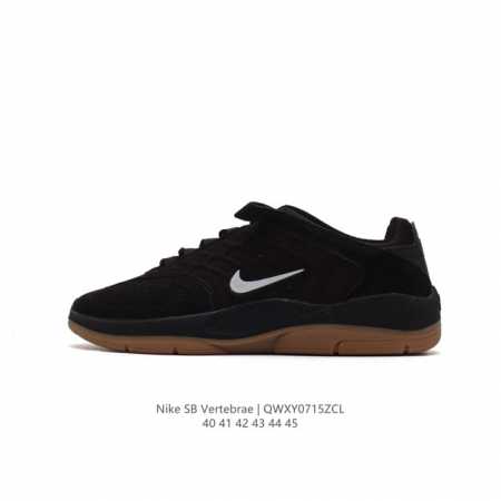 耐克 Nike Sbvertebrae男子滑板鞋 乔治城配色 整双鞋采用灰色搭配深蓝色设计，材质上由织物和打孔麂皮组成，鞋款最大亮点使骨骼造型的鞋身框架，视觉效 - 点击图像关闭
