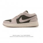 耐克 乔丹Air Jordan 1 Low Aj1 乔1 乔丹1代Aj1 低帮复古文化休闲运动篮球鞋。该鞋款从 1985 年元年款汲取设计灵感，焕新演绎简约经典
