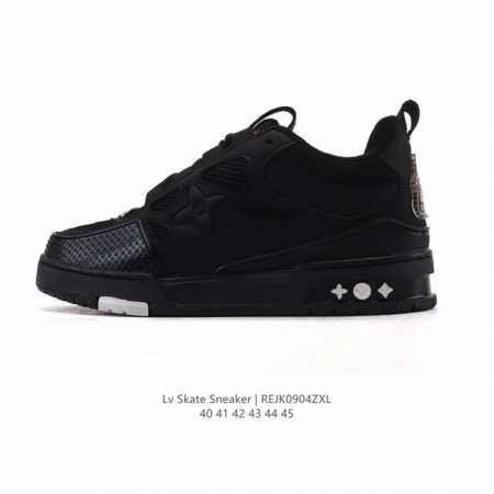 Lv Skate Sneaker 路易威登 2025年新款运动板鞋 蛇年限定 春夏秀场初次亮相，此次以粒面牛皮革焕新呈现。加垫鞋领和鞋舌援引滑板鞋设计，科技鞋带 - 点击图像关闭