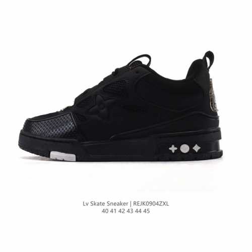 Lv Skate Sneaker 路易威登 2025年新款运动板鞋 蛇年限定 春夏秀场初次亮相，此次以粒面牛皮革焕新呈现。加垫鞋领和鞋舌援引滑板鞋设计，科技鞋带