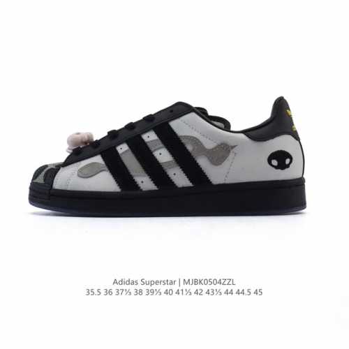 阿迪达斯 Adidas Superstar 2025年新款鞋子 蛇年新款经典贝壳头系列 新款休闲板鞋潮流男女士运动鞋 。鞋面柔软皮革拼接材质 标志性的贝壳鞋头，