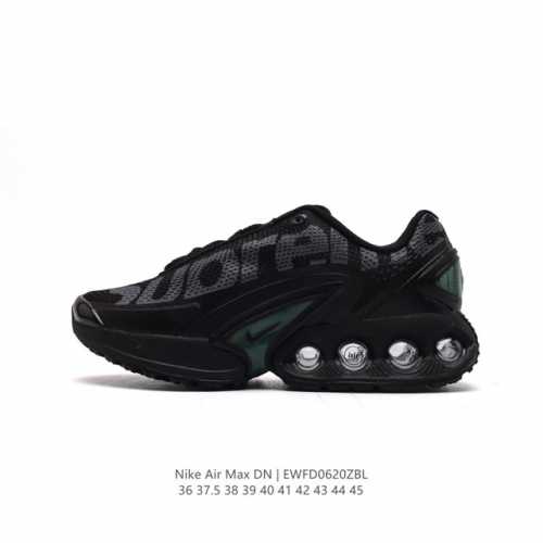 全新Nike Air Max DN 运动鞋 时尚跑步鞋，豆荚造型气垫吸睛！鞋面采用织物材质打造，提供舒适的穿着体验。这款鞋不仅具有时尚的外观，还融合了许多经典的