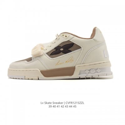 Lv Skate Sneaker 路易威登 2025年新款运动板鞋 蛇年限定 春夏秀场初次亮相，此次以粒面牛皮革焕新呈现。加垫鞋领和鞋舌援引滑板鞋设计，科技鞋带
