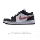 耐克 乔丹Air Jordan 1 Low Aj1 乔1 乔丹1代Aj1 低帮复古文化休闲运动篮球鞋，从1985 年面世的元年款汲取设计灵感，采用简洁大方的经典