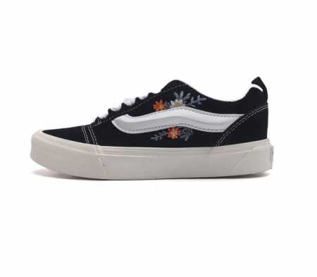 万斯 Vans Knu-Skool Vr3 Lx 面包鞋 坎普尔 茱利安系列低帮复古硫化休闲运动板鞋 肥胖版大logo 要说整个2023年最为热门的鞋型之一 面 - 点击图像关闭