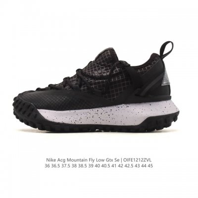 公司级 耐克 Nike Acg Mountain Fly Low Gtx Se 男女子运动鞋户外登山徒步鞋。采用匠心设计，打造耐穿迅疾风格，让你在沙漠、峡谷和深