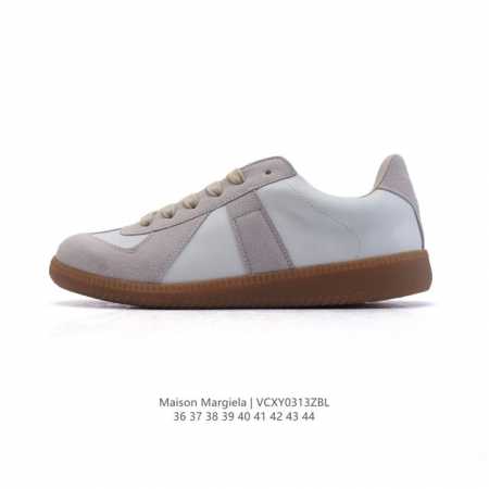 200 Maison Martin Margiela/马丁·马吉拉 德训休闲板鞋。牛皮革柔软细腻的特点与麋鹿皮的绒毛质感相结合，使其既有超高的柔软舒适度，又同时 - 点击图像关闭