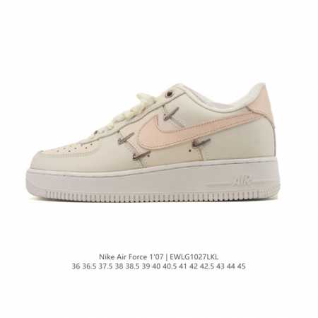 耐克 Nike Air Force 1 '07 Low 空军一号含气垫 低帮百搭厚底增高休闲运动板鞋。柔软、弹性十足的缓震性能和出色的中底设计，横跨复古与现代的 - 点击图像关闭
