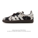 公司级 阿迪达斯 德训鞋 Adidas Originals Samba Og Shoes 经典运动鞋小白鞋 T头鞋 奶牛斑点毛绒织物鞋面男女士板鞋 彰显休闲摩登