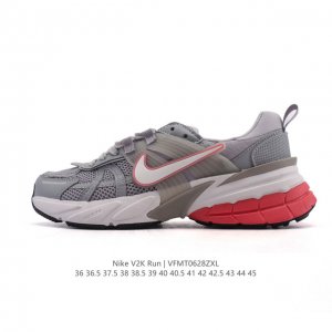 Nike 耐克 V2K Run 减震防滑 复古低帮运动跑步鞋 超火复古跑鞋，采用太空革组合呼吸网眼布鞋面材质，搭载正确4层组合底模，嵌入Tpu加固稳定模块,双层