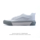 140 万斯 Vans Knu-Skool Vr3 Lx 面包鞋皮革拼接鞋面。坎普尔·茱利安系列低帮复古硫化休闲运动板鞋“肥胖版大Logo”要说整个2023年最
