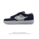 公司级 耐克Nike Sb Force 58 运动滑板鞋。这是一款将前沿创新带入街头的单品，它具有硫化杯底，具有出色的耐用性和灵活性。使用柔软皮革和帆布拼接，在
