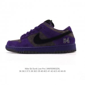 耐克 Nike Dunk Low Retro 运动鞋复古板鞋。作为 80 年代经典篮球鞋款，起初专为硬木球场打造，后来成为席卷街头的时尚标杆，现以经典细节和复古