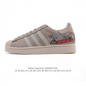 阿迪达斯 Adidas Superstar 2025年新款鞋子 蛇年新款经典贝壳头系列 新款休闲板鞋潮流男女士运动鞋 。鞋面柔软皮革拼接材质 标志性的贝壳鞋头，