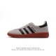 阿迪达斯 Adidas HANDBALL SPEZIAL 低帮三叶草学院风复古休闲板鞋 德训鞋 橡胶底柔软皮革经典运动鞋板鞋。圆头、缝合拼接设计、正面绑带、鞋舌