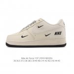 耐克 Nike Air Force 1 '07 Low 空军一号含气垫 低帮百搭厚底增高休闲运动板鞋。柔软、弹性十足的缓震性能和出色的中底设计，横跨复古与现代的