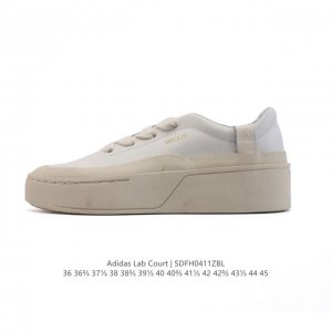 阿迪达斯 Adidas Labcourt 百搭休闲轻松舒适 耐磨透气低帮 厚底增高运动板鞋 男女同款。鞋面使用了绒毛麂皮 ，鞋面和鞋底连接处使用了包边处理，看起