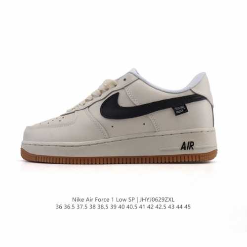 耐克 Nike Air Force 1 '07 Low 空军一号含气垫 小白鞋 低帮百搭厚底增高休闲运动板鞋。柔软、弹性十足的缓震性能和出色的中底设计，横跨复古