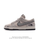 耐克 Nike Dunk Low Retro 运动鞋复古板鞋 北脸 北面 联名。作为 80 年代经典篮球鞋款，起初专为硬木球场打造，后来成为席卷街头的时尚标杆，