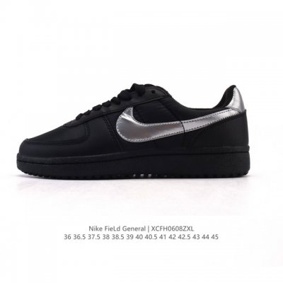 耐克烽火Nike Field General 82 Sp 低帮复古篮球鞋 这款专为烤架战士设计的运动鞋采用 1982 年经典的白 红 黑配色，采用皮革和弹道尼龙