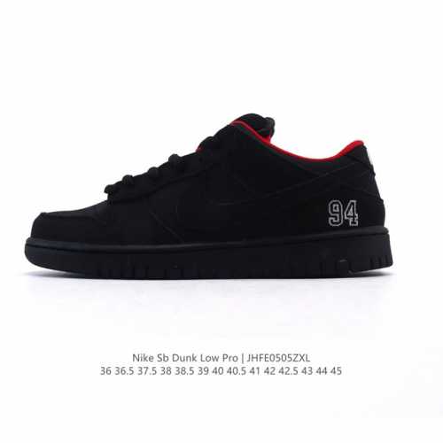 耐克 Nike Dunk Low Retro 运动鞋复古板鞋，作为 80 年代经典篮球鞋款，起初专为硬木球场打造，后来成为席卷街头的时尚标杆，现以经典细节和复古