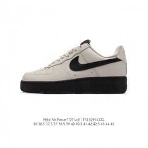 耐克 Nike Air Force 1 '07 Low 空军一号含气垫 低帮百搭厚底增高休闲运动板鞋。柔软、弹性十足的缓震性能和出色的中底设计，横跨复古与现代的