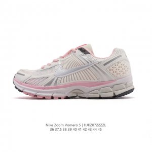 Nike 耐克夏季 Zoom Vomero 5 运动鞋休闲训练跑步鞋。Nike Zoom Vomero 5 男女子运动鞋妥帖包覆足部，提供透气支撑效果。耐穿材料