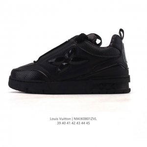公司级 Lv Skate Sneaker 路易威登 2025年新款运动板鞋 蛇年限定 春夏秀场初次亮相，此次以粒面牛皮革焕新呈现。加垫鞋领和鞋舌援引滑板鞋设计，