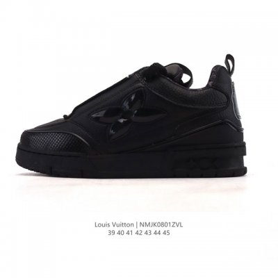 公司级 Lv Skate Sneaker 路易威登 2025年新款运动板鞋 蛇年限定 春夏秀场初次亮相，此次以粒面牛皮革焕新呈现。加垫鞋领和鞋舌援引滑板鞋设计，