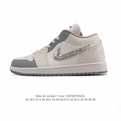 真标 耐克 乔丹Air Jordan 1 Low Aj1 乔1 乔丹1代Aj1 低帮复古文化休闲运动篮球鞋。从1985 年面世的元年款汲取设计灵感，采用简洁大方
