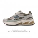 公司级 新百伦 New Balance2010英产做旧鞋款纯色绒运动鞋 厚底增高老爹鞋。此复刻经典鞋款，加入当下大热的户外元素，以曾经篮球鞋款型式样加以打造鞋款