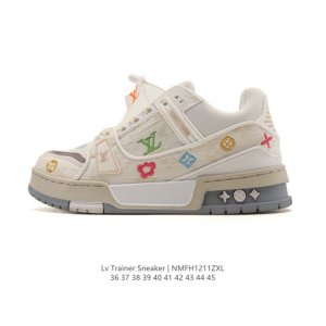 路易威登 Louis Vuitton Lv路易威登板鞋 时尚运动鞋潮厚底增高男鞋。舒适防滑底和百搭性霸屏整个时尚娱乐圈，细节调整完美主义！采用柔软皮革拼接鞋面，