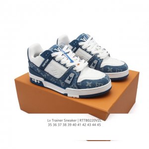 公司级 路易威登 Louis Vuitton Lv路易威登板鞋 时尚运动鞋 浮雕老花Logo 潮厚底增高鞋 。舒适防滑底和百搭性霸屏整个时尚娱乐圈，细节调整完美