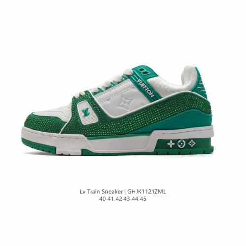 公司级 路易威登 Louis Vuitton Lv路易威登板鞋 时尚运动鞋 满钻潮厚底增高鞋 。舒适防滑底和百搭性霸屏整个时尚娱乐圈，细节调整完美主义！鞋面采用