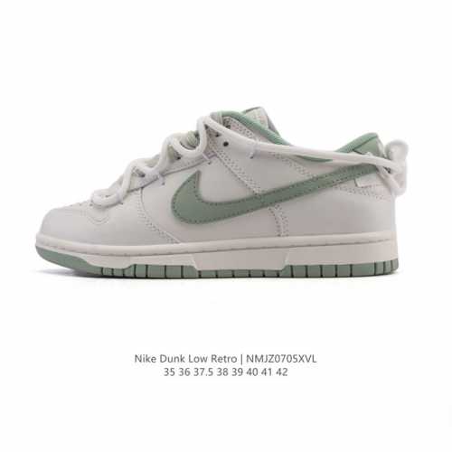 公司级 耐克 Nike Dunk Low Retro 运动鞋复古解构绑带板鞋 双鞋带。作为 80 年代经典篮球鞋款，起初专为硬木球场打造，后来成为席卷街头的时尚