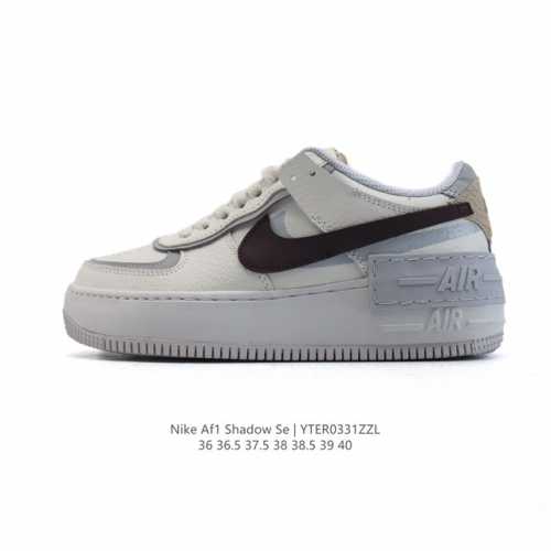 Nike 耐克低帮板鞋 空军一号 Af1马卡龙 Af1厚底增高百搭运动板鞋 Nike Air Force 1 “Shadow” 造型设计上与 Sacai X N
