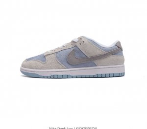 真标 耐克 Nike Dunk Low 运动鞋 复古滑板鞋 Sb系列经典运动鞋 采用天然皮革 经久耐穿 塑就如元年款 Dunk 般的复古质感 鞋头透气孔 搭配鞋