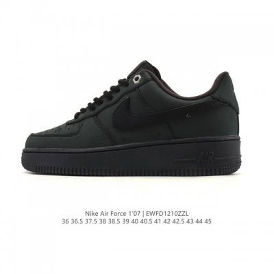 耐克 Nike Air Force 1 '07 Low 空军一号含气垫 低帮百搭厚底增高休闲运动板鞋。柔软、弹性十足的缓震性能和出色的中底设计，横跨复古与现代的